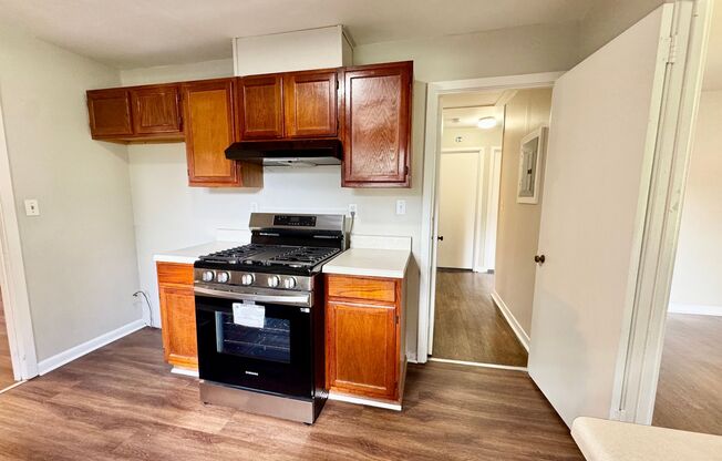 3 beds, 1 bath, $1,250