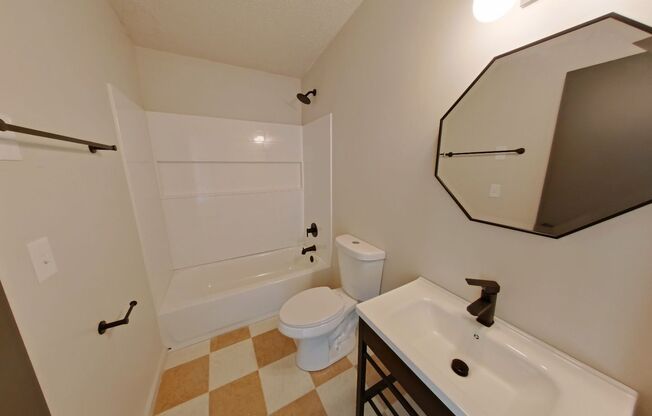 3 beds, 1 bath, 755 sqft, $2,347, Unit 30B