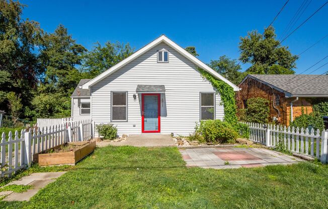 AVAILABLE SEPT 20TH, DON'T MISS THIS UPDATED 3 BEDROOM HOUSE IN MOON TOWNSHIP!