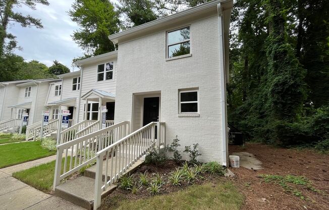 **OFFERING REFUNDABLE APPLICATION FEES** Newly Remodeled 3BD, 1.5BA Raleigh Townhome with Private Deck