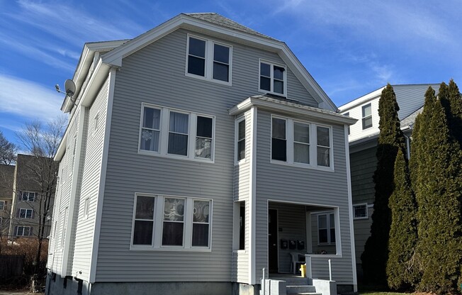 136 INGLESIDE AVE