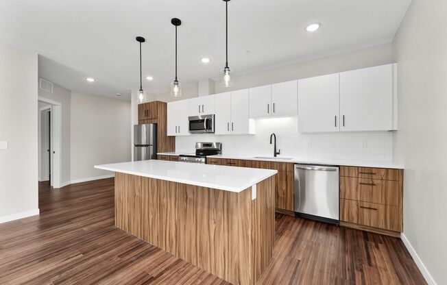 2 beds, 2 baths, 1,250 sqft, $1,900, Unit 426