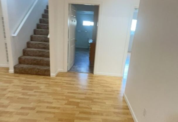 4BED2BATH - GARAGE, HEAT PUMP AC, BACK YARD, Spacious living in GP!
