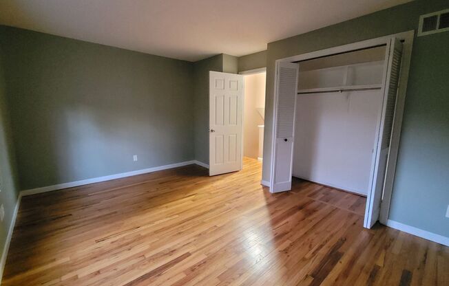 2 beds, 1 bath, $1,395