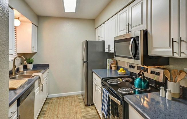 2 beds, 2 baths, 817 sqft, $1,175, Unit 113