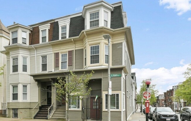 815 E 4 ST