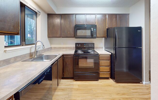 2 beds, 1.5 baths, 998 sqft, $1,690, Unit 0111