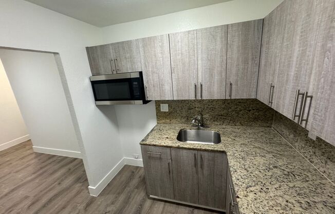 2 beds, 1 bath, 850 sqft, $1,950, Unit F106