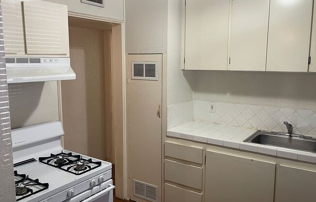 1 bed, 1 bath, $725