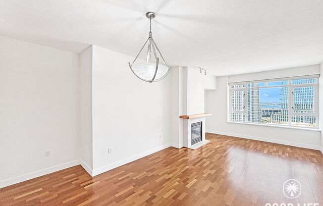 Sophisticated 1BD/2BA Condo in Marina District with City & Bay Views, Office & Resort-Style Amenities