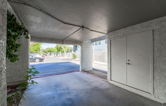 Live in the Heart of Tempe – Charming 2-Bedroom End Unit Townhome