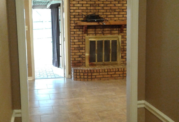 3 beds, 2 baths, $1,495