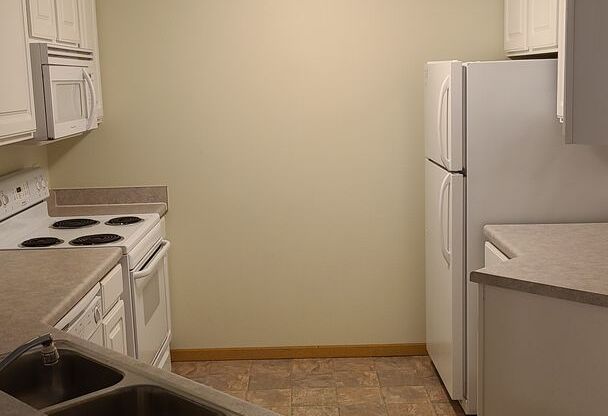 2 beds, 2 baths, 1,251 sqft, $1,880, Unit 302-212