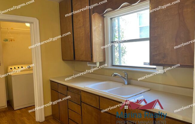 2 beds, 1 bath, $2,200