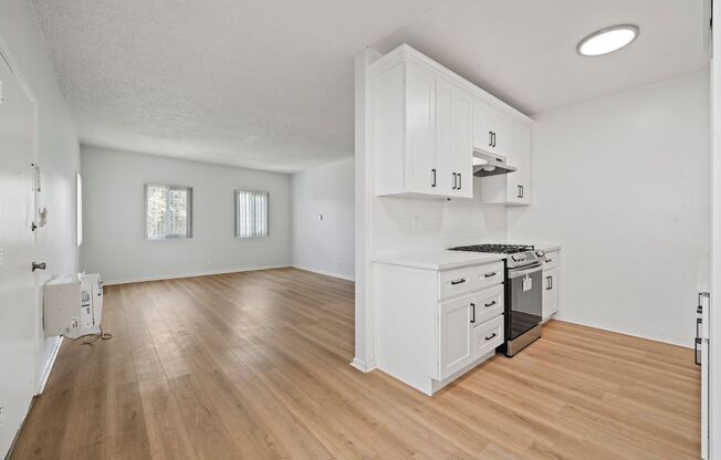 2 beds, 1 bath, $2,495, Unit 07
