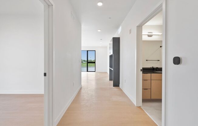 2 beds, 2 baths, 966 sqft, $2,450, Unit 321