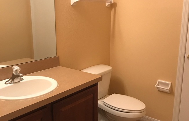 SANFORD: 2 Story Townhome, Falgship Park Community AVAILABLE JULY 16th!