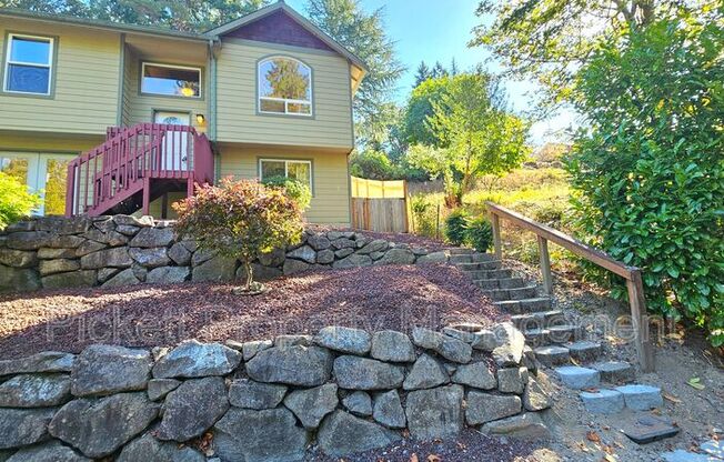 1330 CORBET DR NW