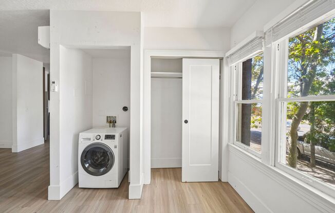 Studio, 1 bath, 275 sqft, $999, Unit 03