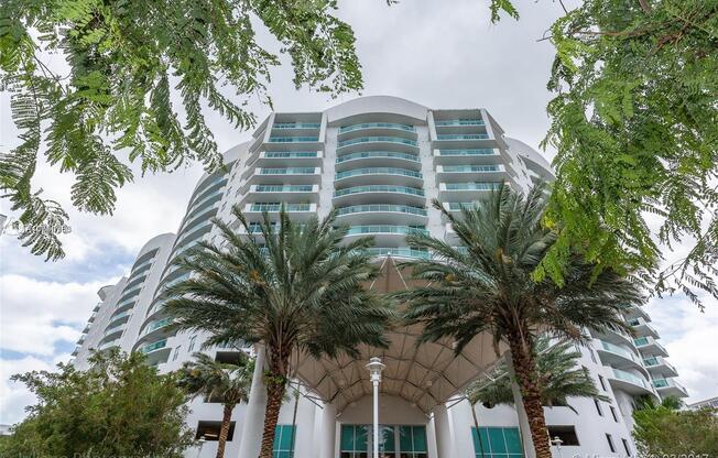 7900 Harbor Island Dr