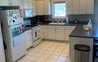 1 bed, 1 bath, $1,000, Unit 615 Huber Street