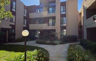 Beautifully located 2 Bedroom, 2 Bathroom, Canoga Park Condominium for Lease!