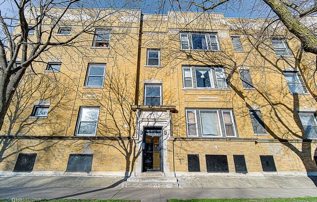 Amazing Woodlawn 3 Bedroom Apartment With 2 Full Bathrooms (pre-market)
