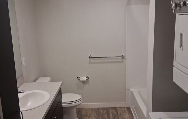1 bed, 1 bath, 587 sqft, $1,675, Unit 414