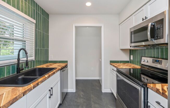 Beautifully Updated Unit at the Florida Club!