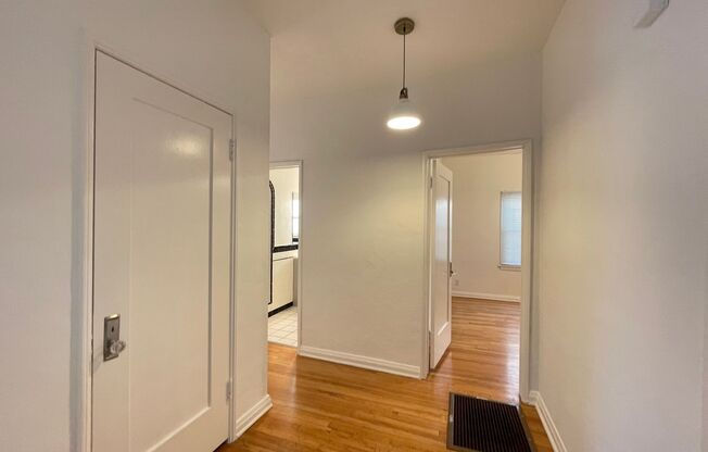 2 beds, 1 bath, $3,150