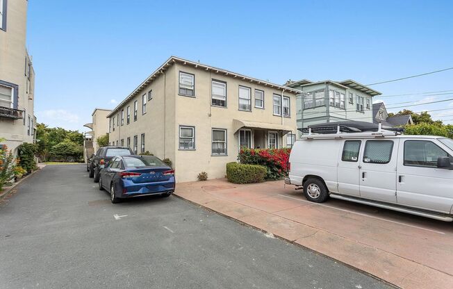 Everett St 1537