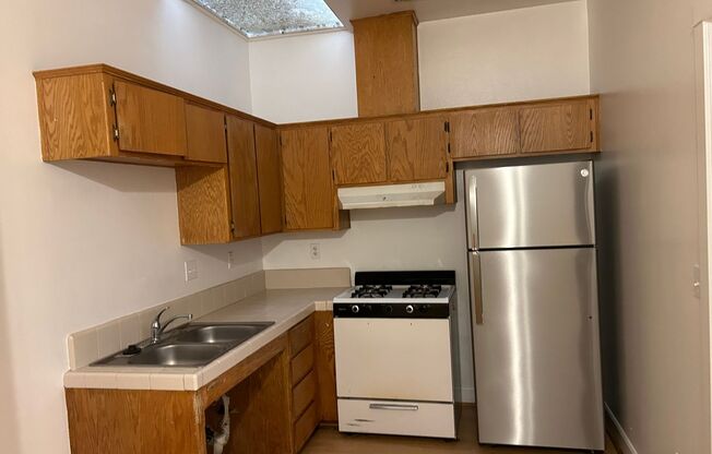 1 bed, 1 bath, $885, Unit 4