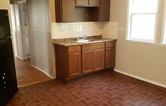3 beds, 1 bath, $1,299, Unit 1