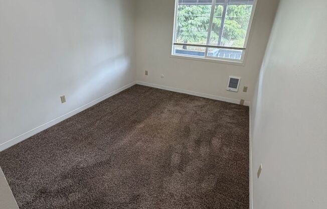 2 beds, 1 bath, $1,450, Unit 19