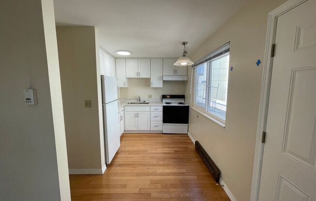 1 bed, 1 bath, $1,800, Unit 202