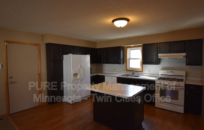2829 GOLDEN VLY RD