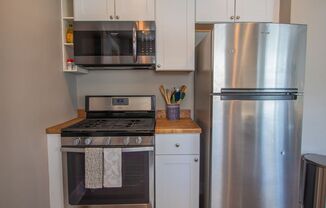 2 beds, 1 bath, $2,400