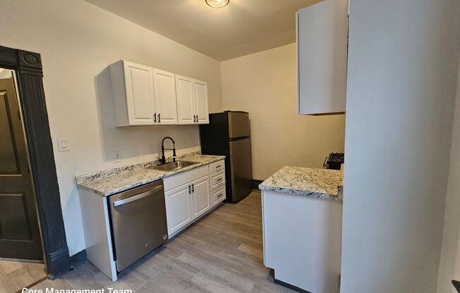 Newly updates 3 bedroom 1 bath apartment for rent !