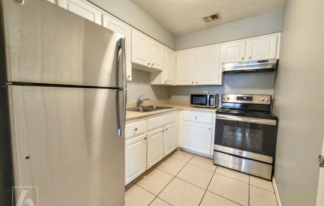 2 beds, 1 bath, 825 sqft, $1,095, Unit 916#A205