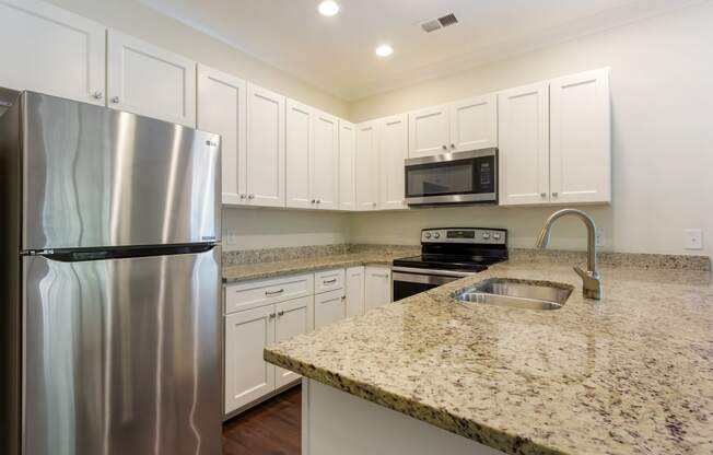 Kitchen Bar With Granite Counter Top at Waverly Place, North Charleston