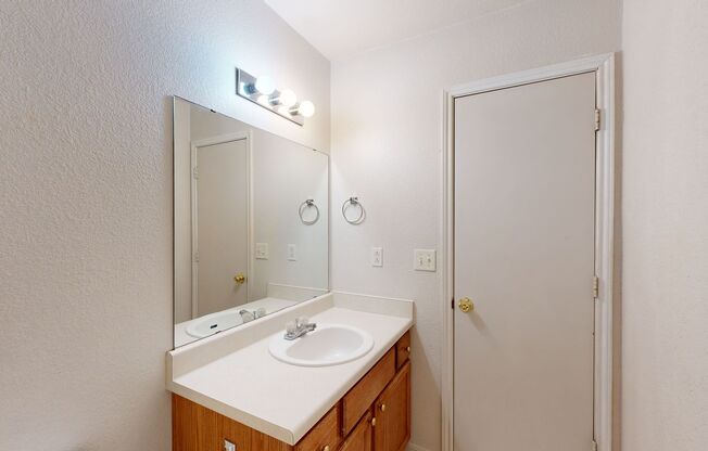 2 beds, 1.5 baths, $895, Unit # #C