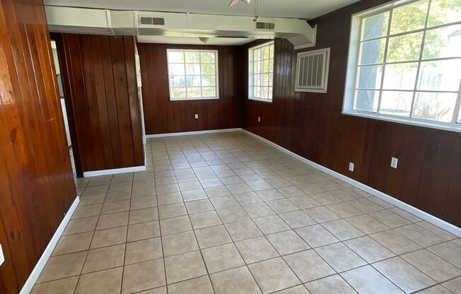 3 bedroom 1 bathroom home for rent!