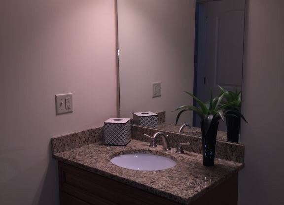 2 beds, 1 bath, 1,724 sqft, $2,915, Unit O2