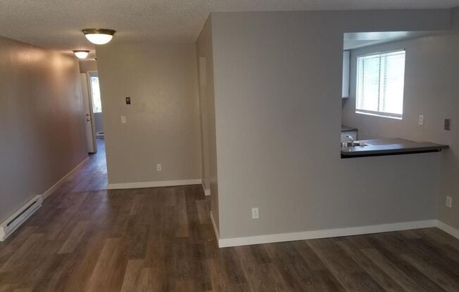 2 beds, 1 bath, 850 sqft, $1,075, Unit 301