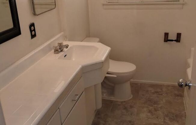 3 beds, 1 bath, $2,800