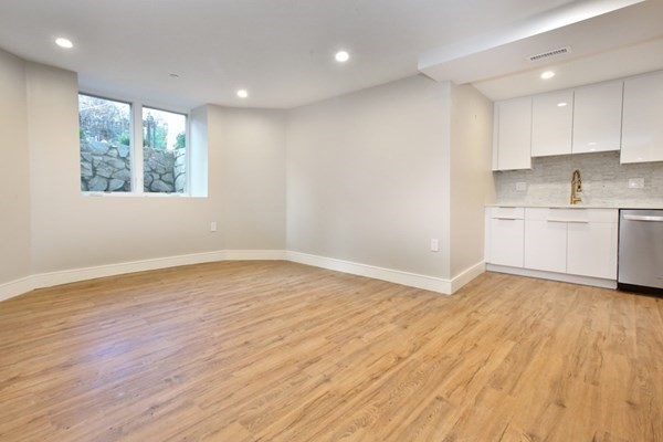 15 LANARK RD