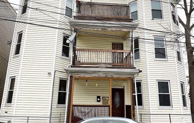 11 COLONIAL AVE