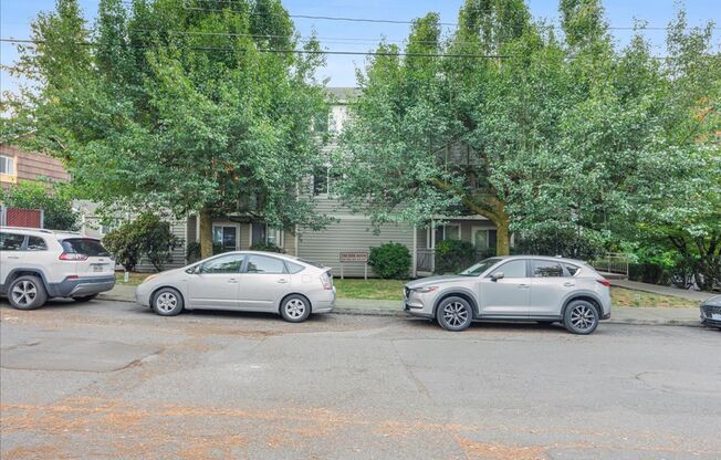 Modern 2-Bed / 2.5-Bath Condo Near OHSU — Assigned Garage Parking - 1 Month Free Special