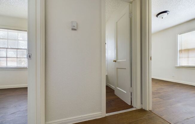 2 beds, 1 bath, 747 sqft, $700