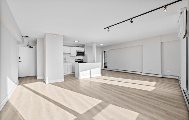 3 beds, 1.5 baths, 1,001 sqft, $3,200, Unit 8H